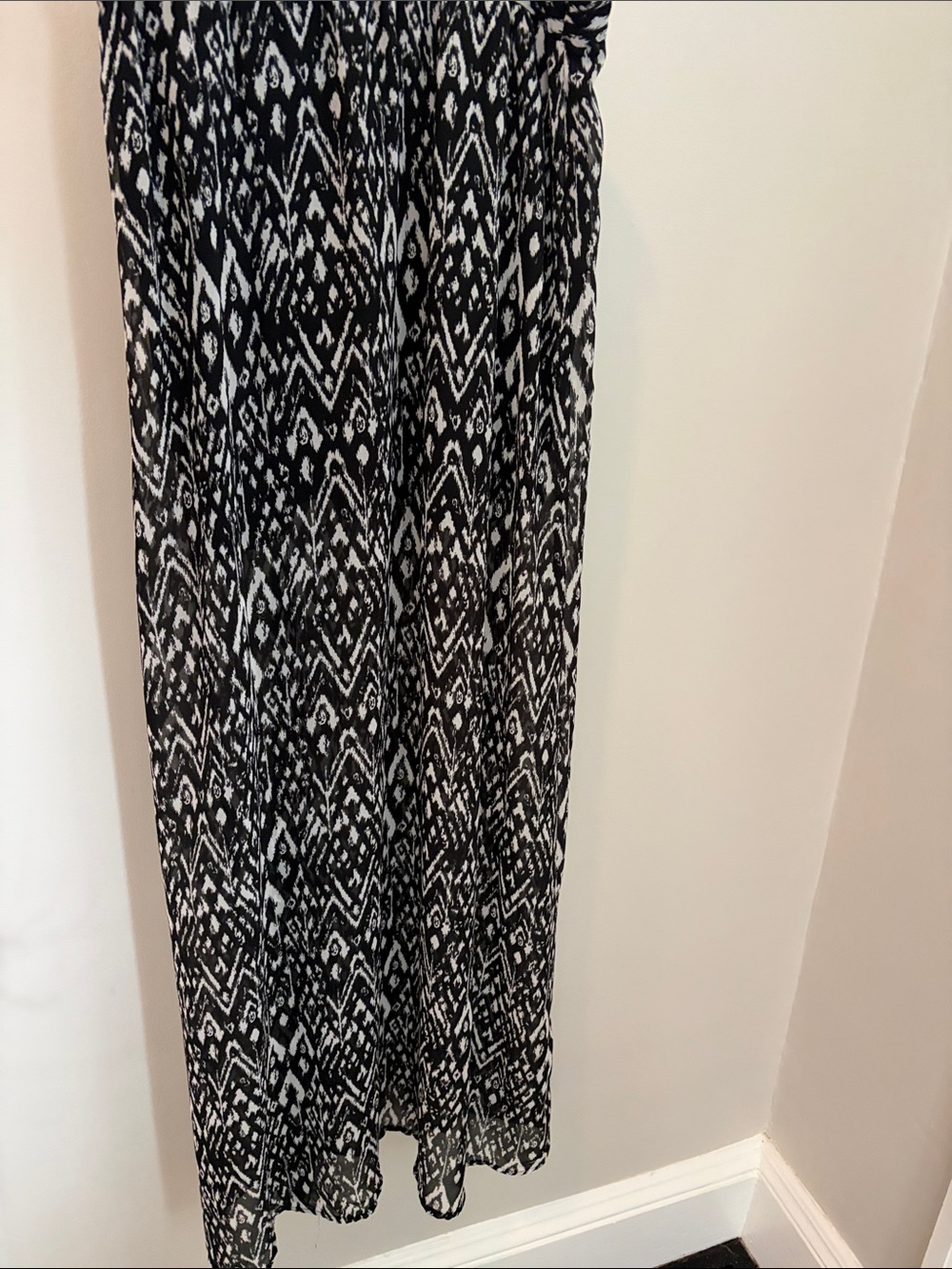 H&M Black and White Patterned Maxi Skirt